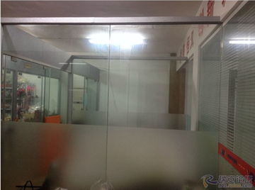 寫字樓黃金樓層170平辦公室現對外轉租，帶電梯，玻璃隔斷，設備齊全